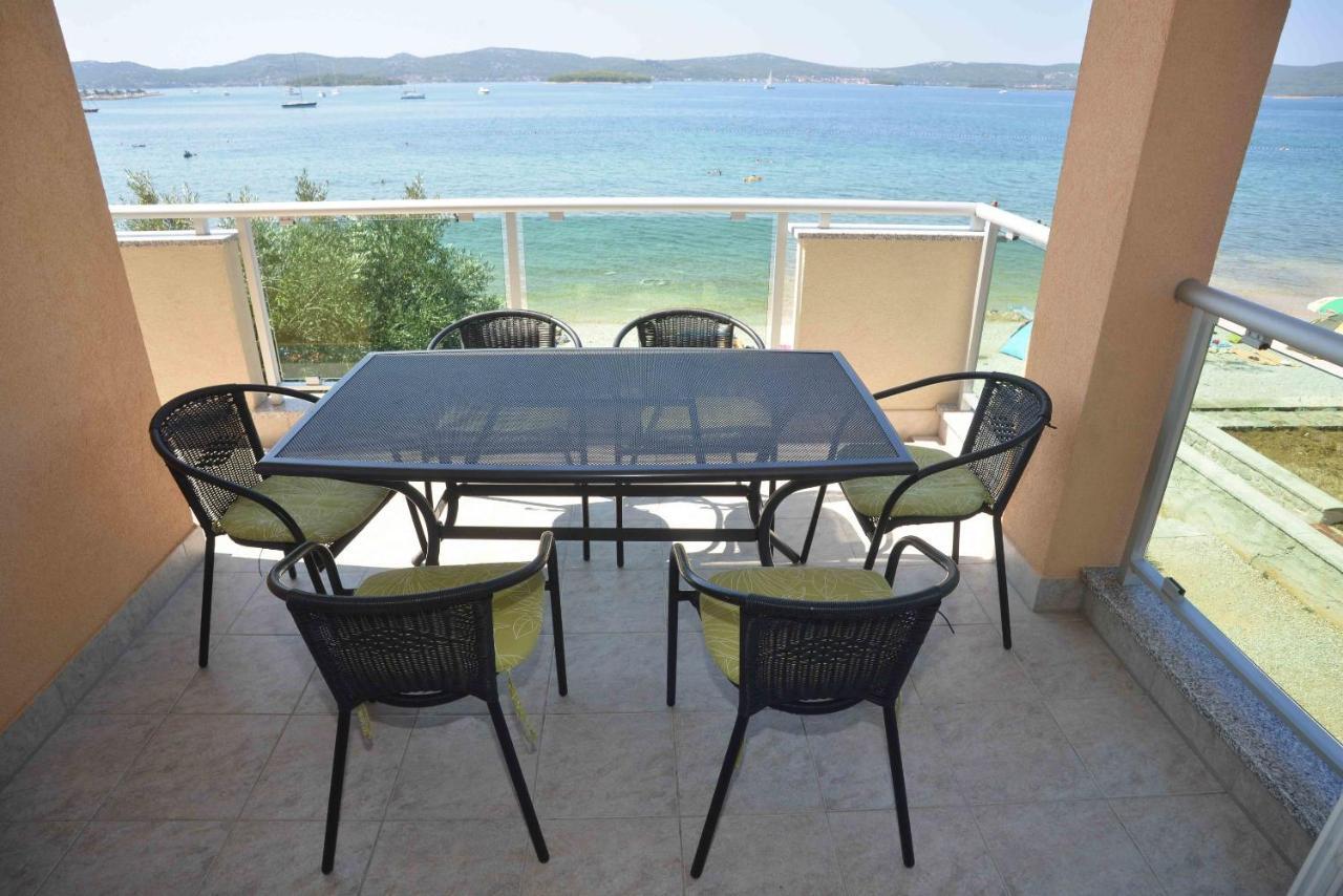 Apartments Citrine On The Beach 비오그라드나모루 외부 사진