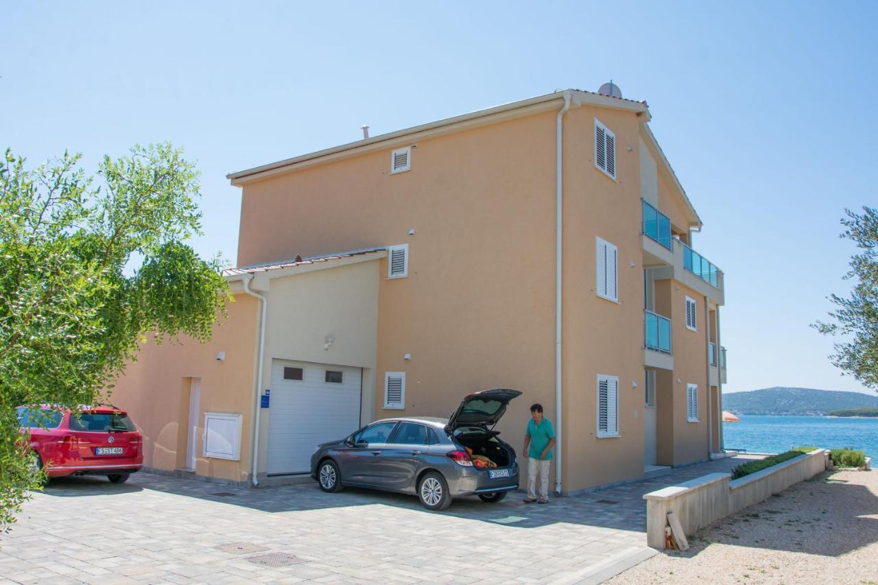 Apartments Citrine On The Beach 비오그라드나모루 외부 사진