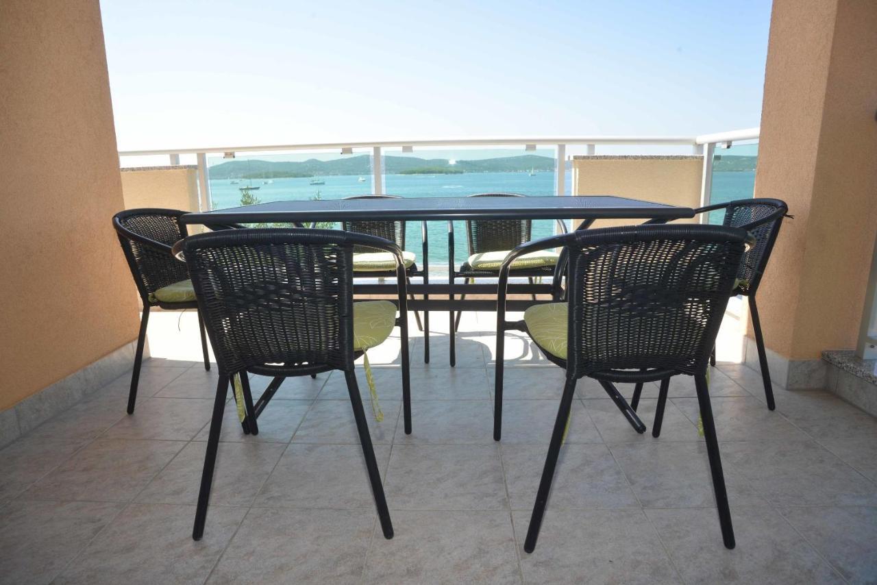Apartments Citrine On The Beach 비오그라드나모루 외부 사진
