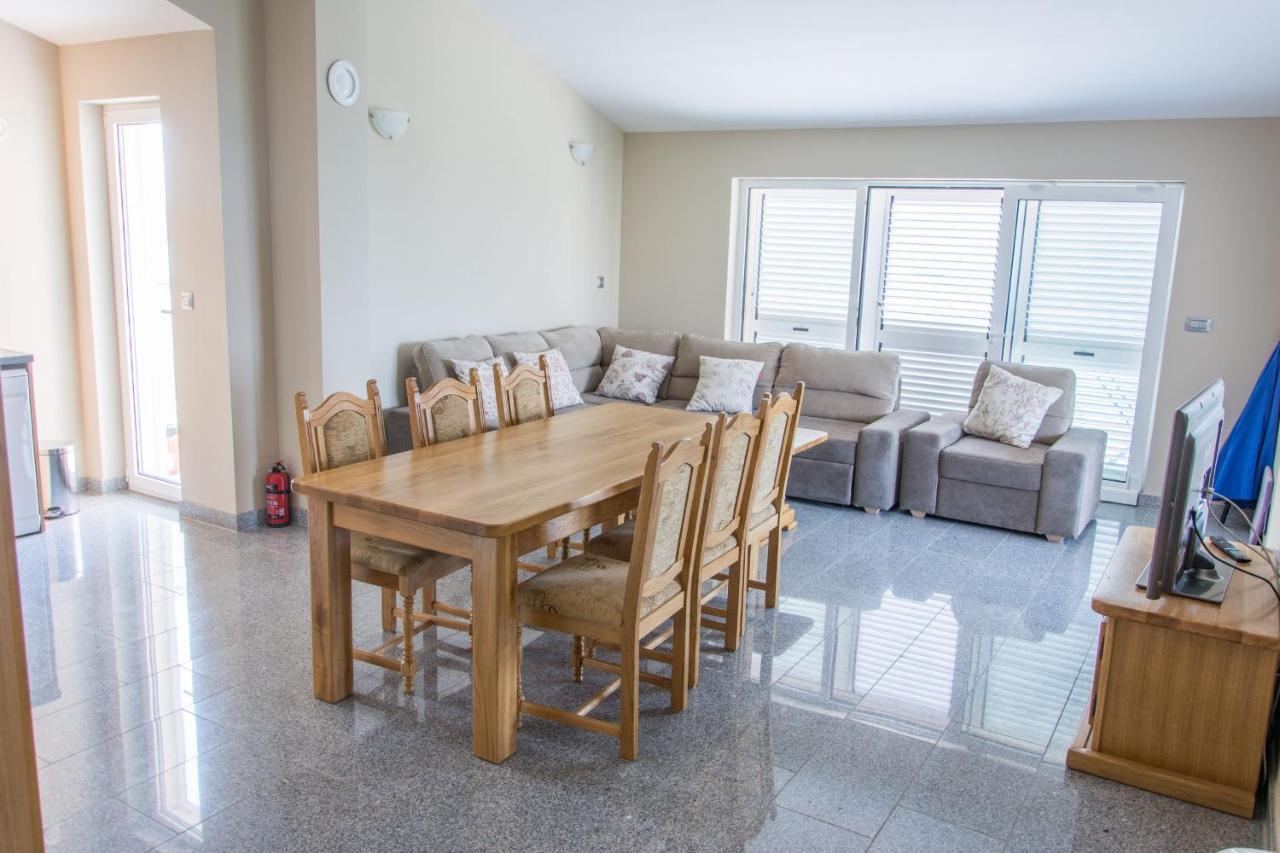Apartments Citrine On The Beach 비오그라드나모루 외부 사진