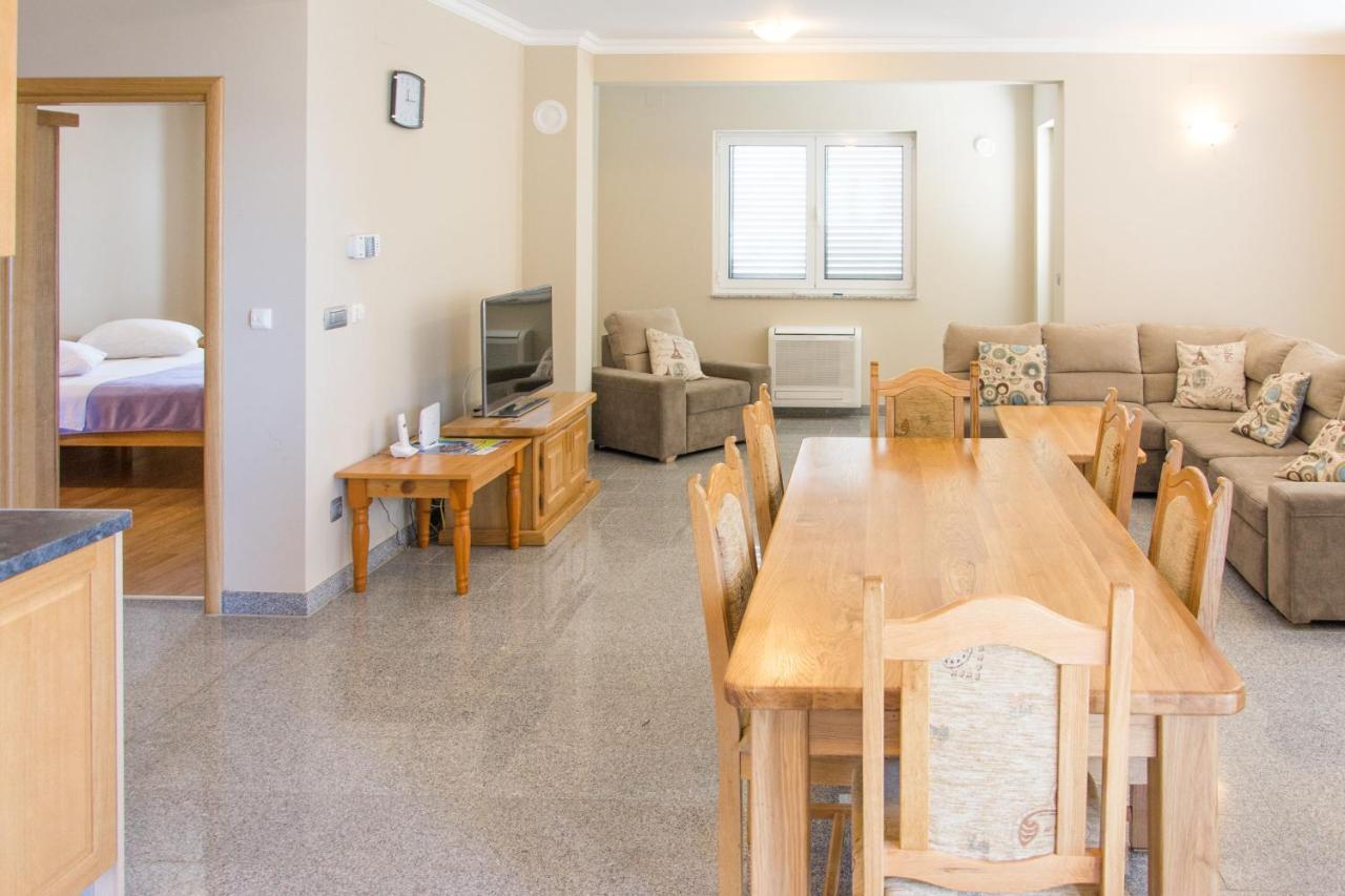 Apartments Citrine On The Beach 비오그라드나모루 외부 사진